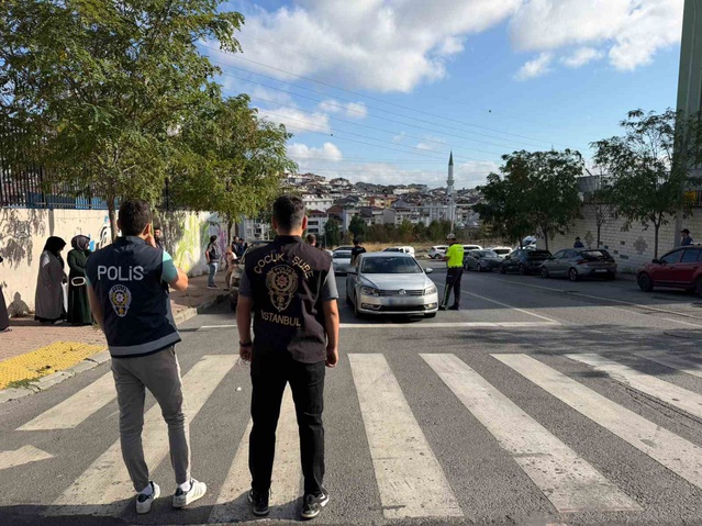 Esenyurt'ta okul çevresi denetiminde polis dronu anons yaptı