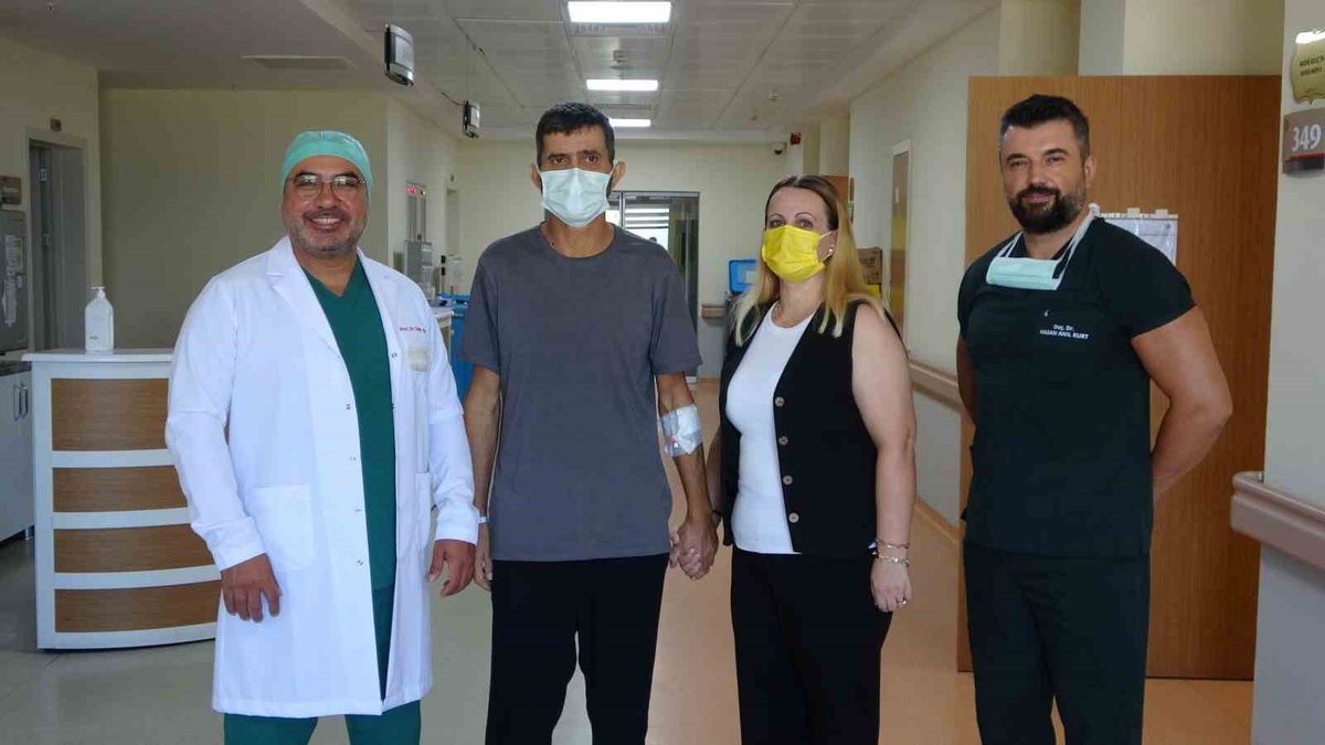 Çanakkale\'de kontrolsüz ağrı kesici böbrek yetmezliği yaptı, eşinden nakille sağlığına kavuştu