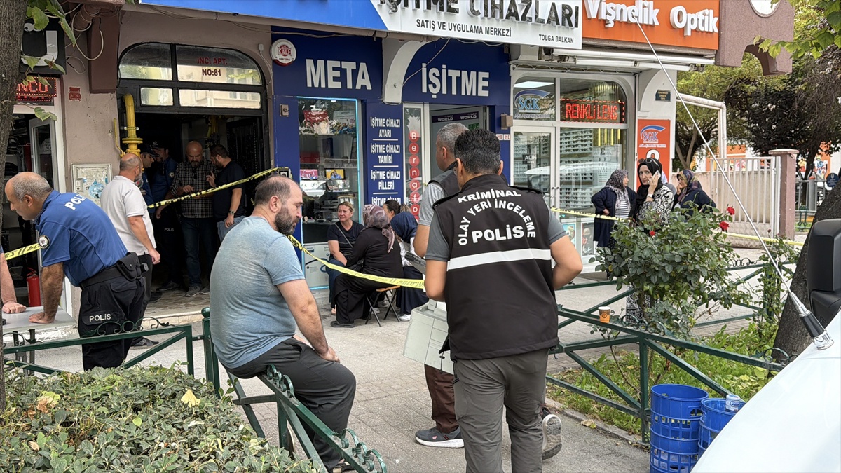 Eskişehir Odunpazarı'nda 84 yaşındaki İhsan Dündar apartman girişinde ölü bulundu