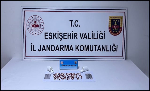 Eskişehir'de otobüste 128 sentetik hap ele geçirilen şüpheli tutuklandı