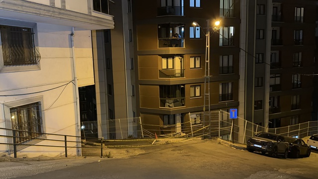 Eyüpsultan'da otomobil 3'üncü kata çarpıp 15 metre aşağıdaki bahçeye düştü, 2 kişi yaralandı