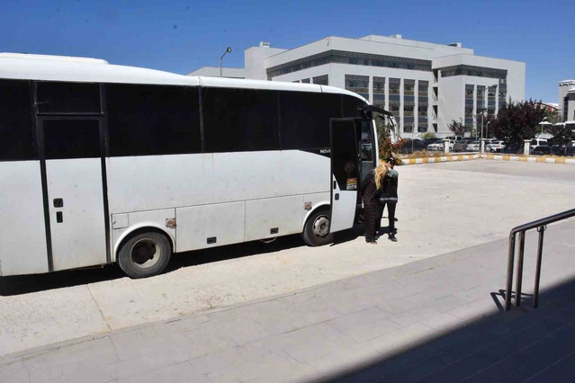Fenomen Mehmet Fatih Tançalan'ın eşi Çağla Öz Van'da adliyeye sevk edildi