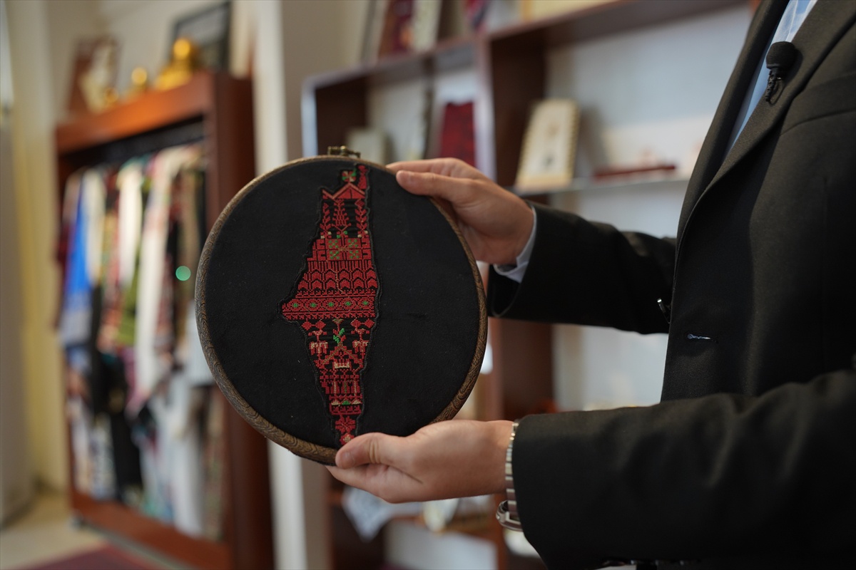 Türkiye\'deki Filistin Miras Merkezi hem kültürü tanıtıyor hem kadınları güçlendiriyor