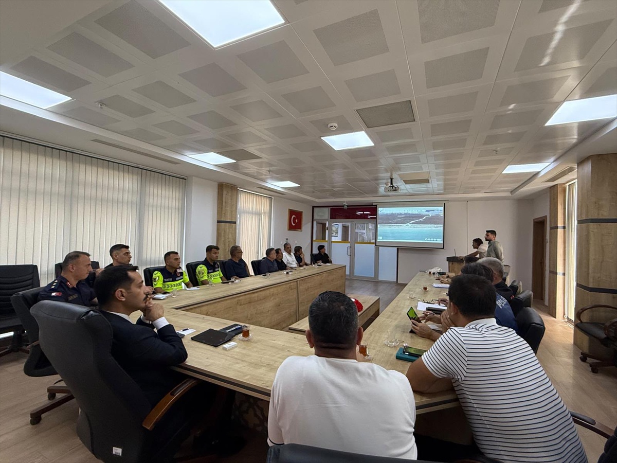 Finike\'de trafik kazalarını önleme komisyonu ilk toplantısını yaptı