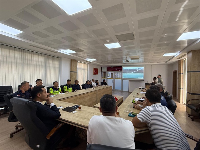 Finike'de trafik kazalarını önleme komisyonu ilk toplantısını yaptı