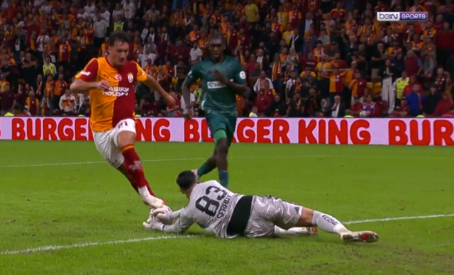 Galatasaray'ın iptal edilen golünde karar doğru mu? Ünlü yorumcuların hepsi aynı şeyi söyledi