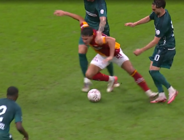 Galatasaray'ın iptal edilen golünde karar doğru mu? Ünlü yorumcuların hepsi aynı şeyi söyledi