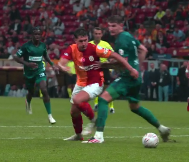 Galatasaray'ın iptal edilen golünde karar doğru mu? Ünlü yorumcuların hepsi aynı şeyi söyledi