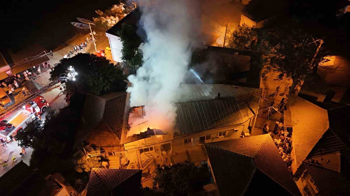 Bursa Nilüfer\'de evde çıkan yangın 11 araçlık müdahaleyle söndürüldü