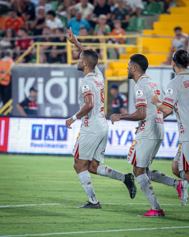 Göztepe 5 haftada 2 puanla son sırada, savunmada 13 gol yedi