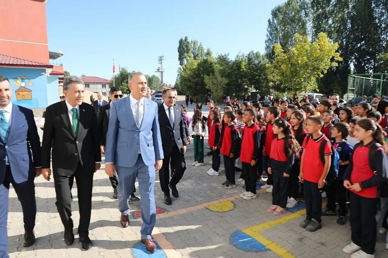 Ağrı'da 973 okulda 126 bin 898 öğrenci dersbaşı yaptı