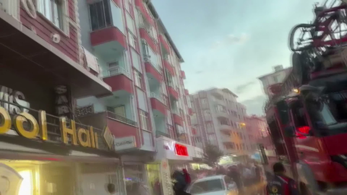 Iğdır\'da mikrodalga fırın patladı, apartmanda çıkan yangında daire kullanılamaz hale geldi
