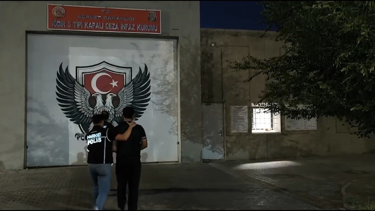 Iğdır\'da tırda uyuşturucu operasyonu, 3 şüpheliden 2\'si tutuklandı