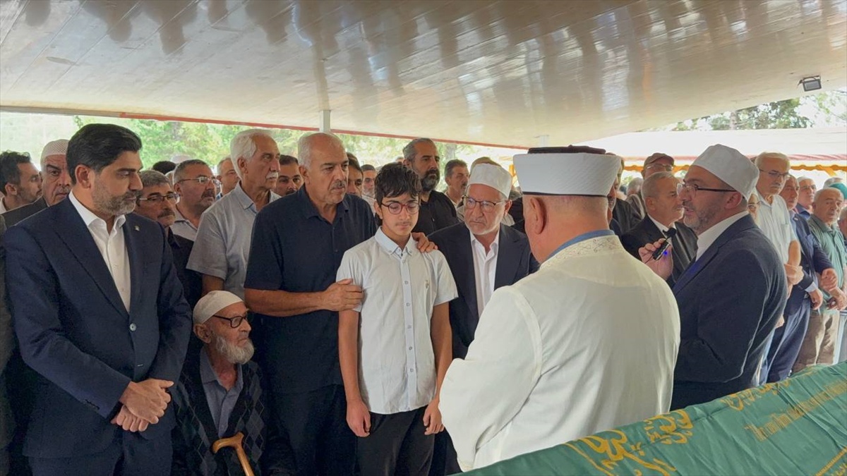 İlahiyatçı Mustafa Karataş\'ın kardeşi Davut Karataş Karabük\'te defnedildi
