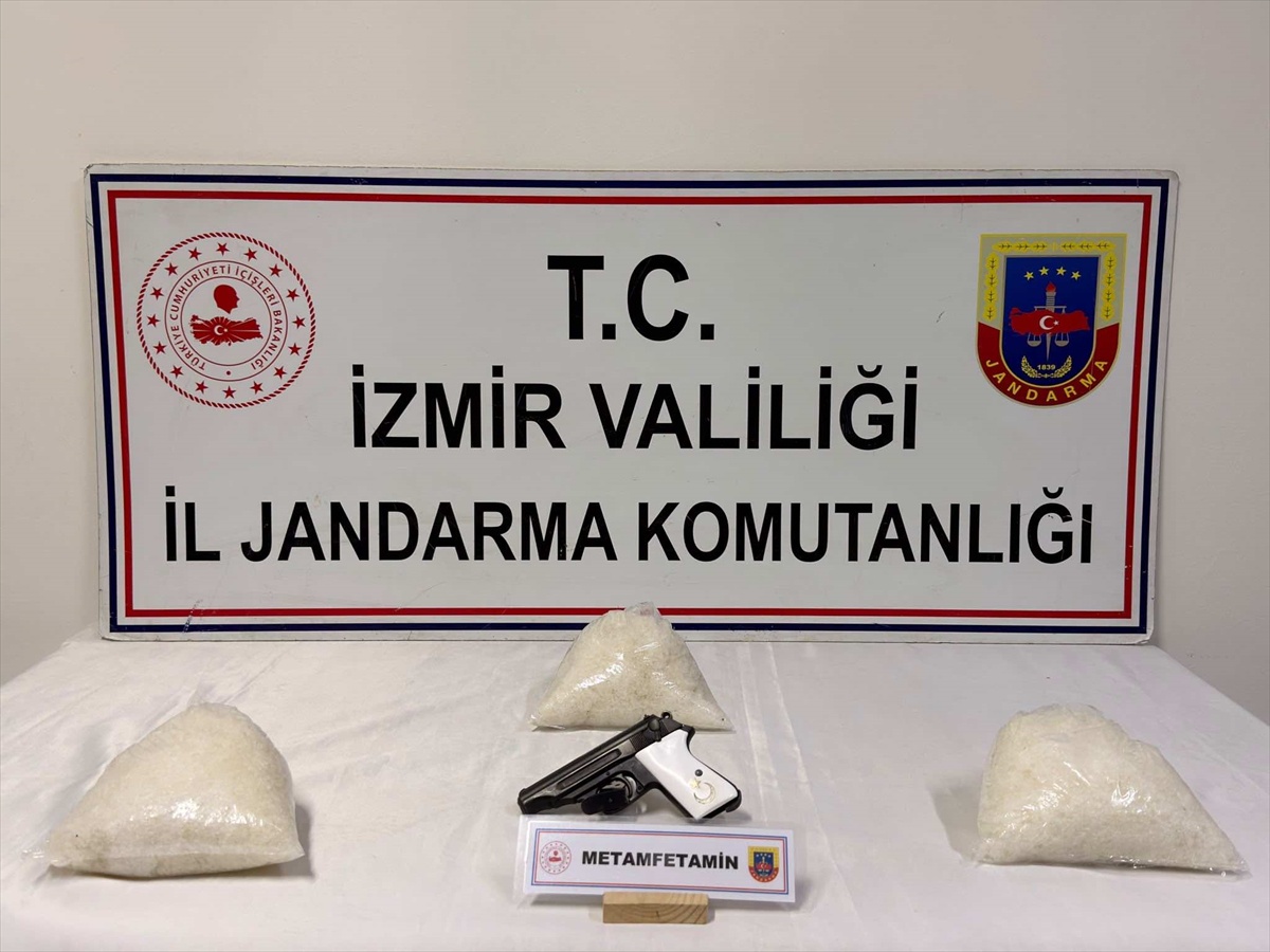 İzmir Bayındır\'da uyuşturucu operasyonu, 2 gözaltından 1\'i tutuklandı