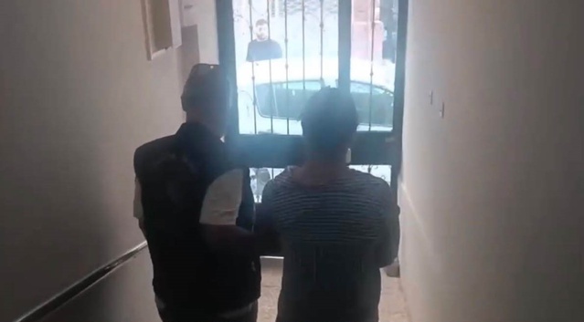 İzmir'de 'Ailem Güvende' operasyonunda gözaltına alınan 18 şüpheliden 16'sı tutuklandı