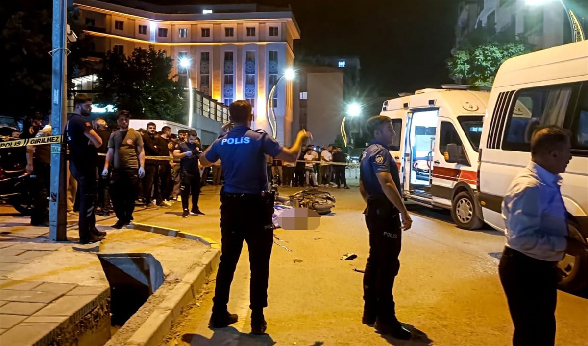 Kars Kağızman\'da minibüsle çarpışan motosikletin sürücüsü hayatını kaybetti