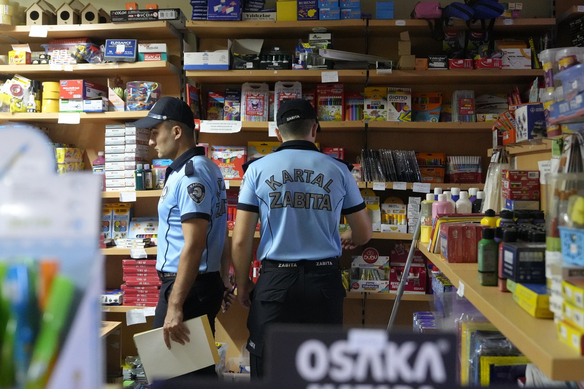 Kartal\'da kırtasiyelere denetim, 20 mahallede okul çevreleri kontrol edildi
