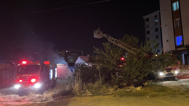 Kayseri Melikgazi'de müstakil evde çıkan yangın evi kullanılamaz hale getirdi