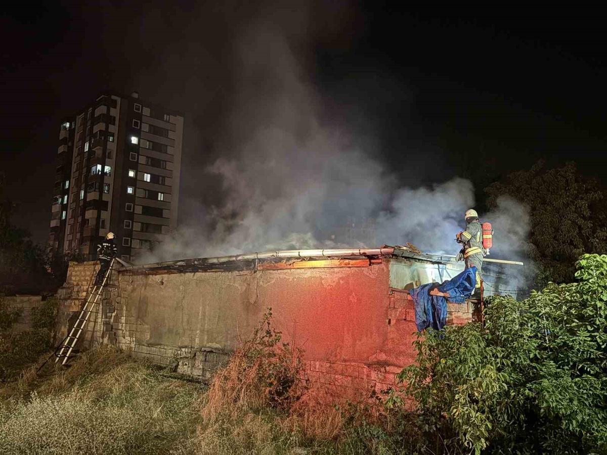 Kayseri Melikgazi\'de müstakil evde çıkan yangın bir saatlik müdahaleyle söndürüldü