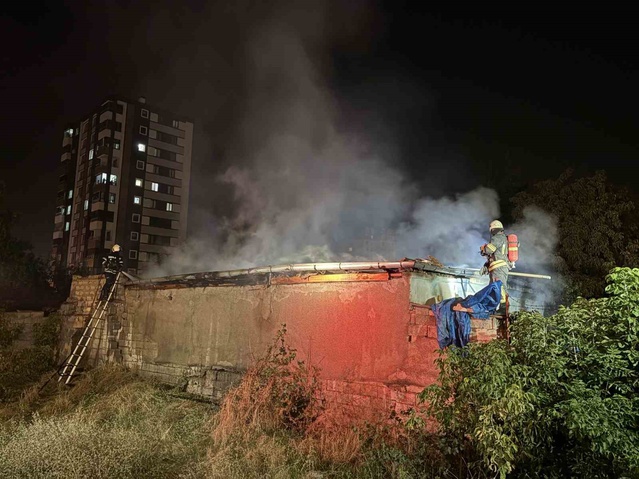Kayseri Melikgazi'de müstakil evde çıkan yangın bir saatlik müdahaleyle söndürüldü