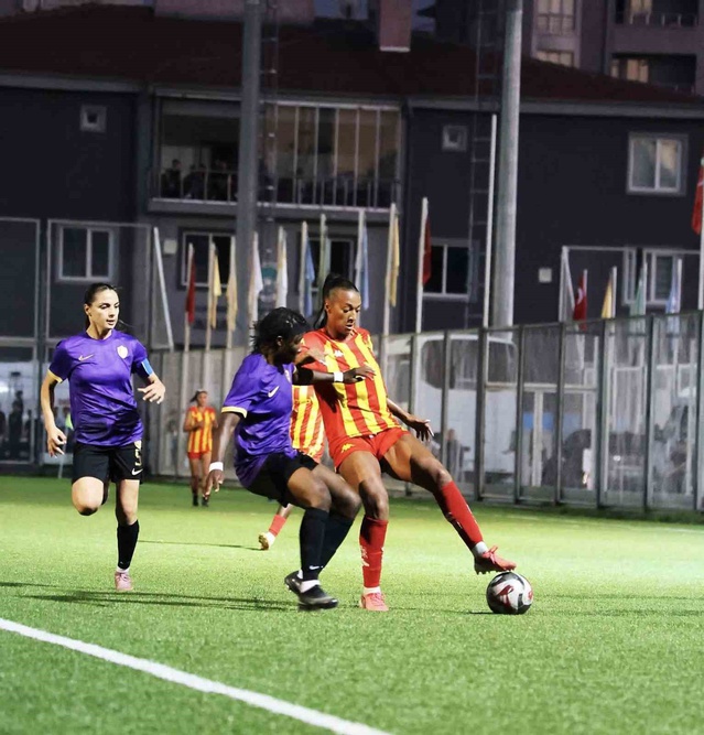 Kayseri Kadın Futbol Kulübü, Amed Sportif'e 3-0 yenilerek ilk mağlubiyetini aldı