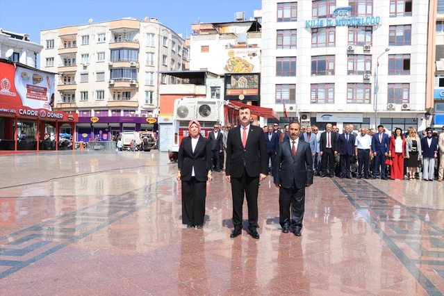 Kilis'te İlköğretim Haftası için Cumhuriyet Meydanı'nda tören yapıldı