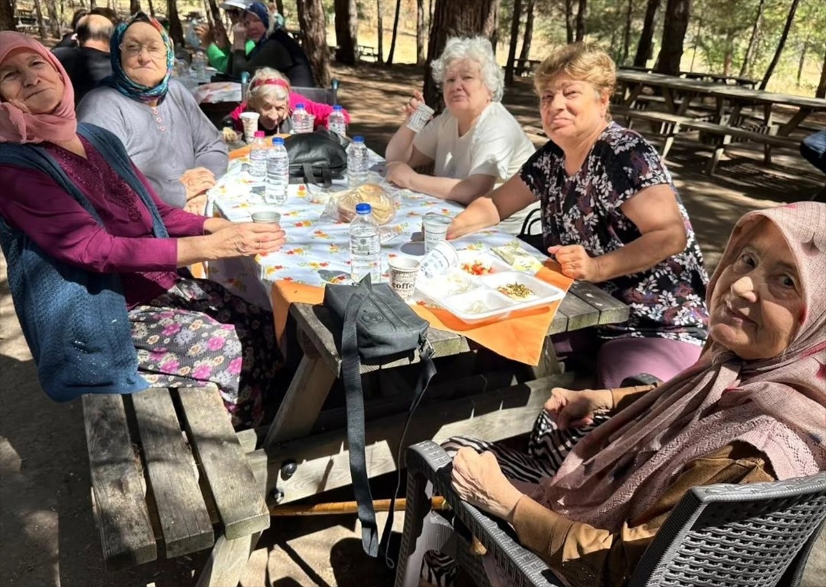 Kırklareli Belediyesi esnafa kaldırım işgali uyarısı yaptı