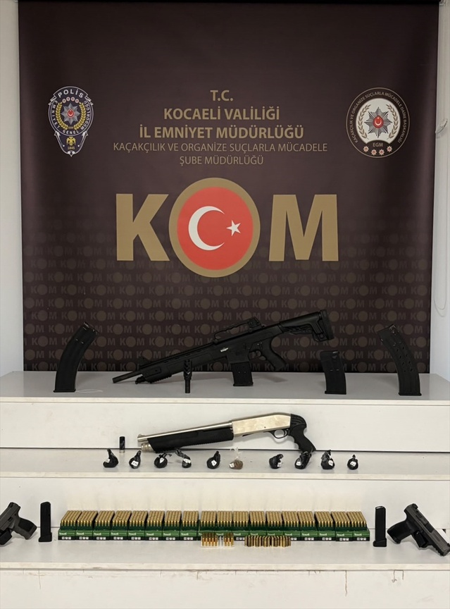 Kocaeli merkezli 3 ilde "Sokaklar Güvende" operasyonunda 13 şüpheli gözaltına alındı