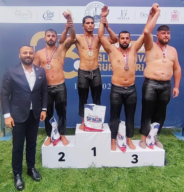 Körfez Gençlerbirliği güreşçileri İshakçılar'da iki madalya kazandı