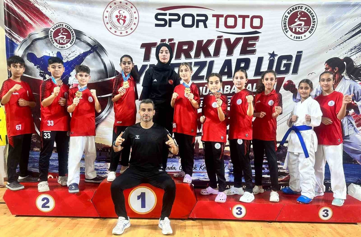 Körfez Gençlerbirliği karatecileri Türkiye Şampiyonası'ndan 13 madalyayla döndü