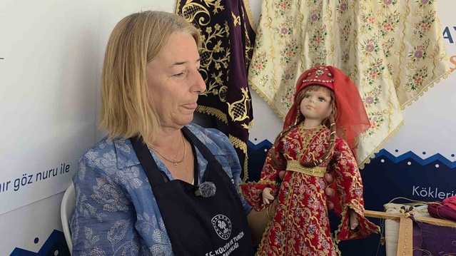 Kütahya'da geleneksel kadın kıyafetleri modern tasarımlarla gelecek kuşaklara aktarılıyor