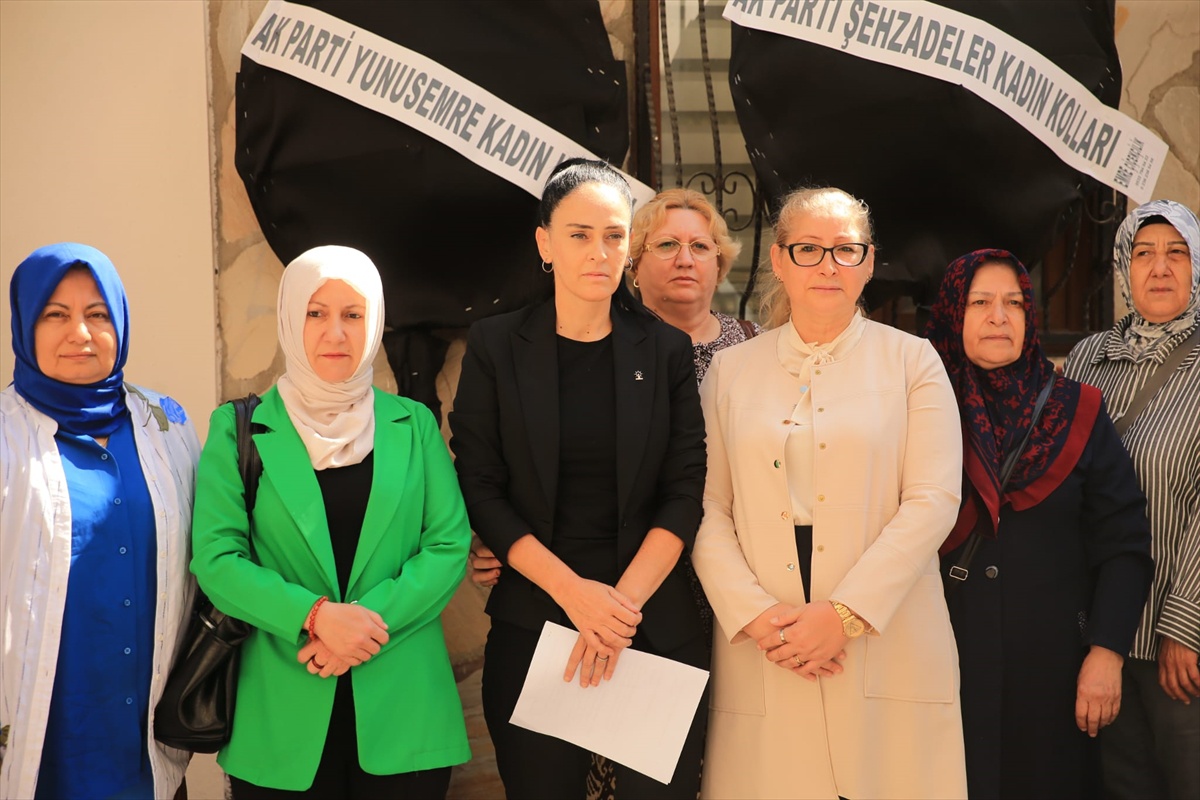 Manisa\'da muhtarlığa siyah çelenk bırakıldı, AK Parti\'den özür çağrısı