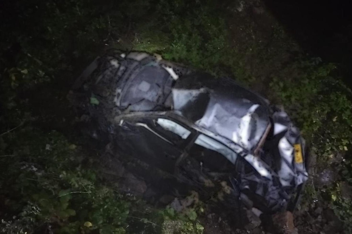 Mersin Tarsus'ta otomobil uçuruma yuvarlandı, 2 kişi hayatını kaybetti