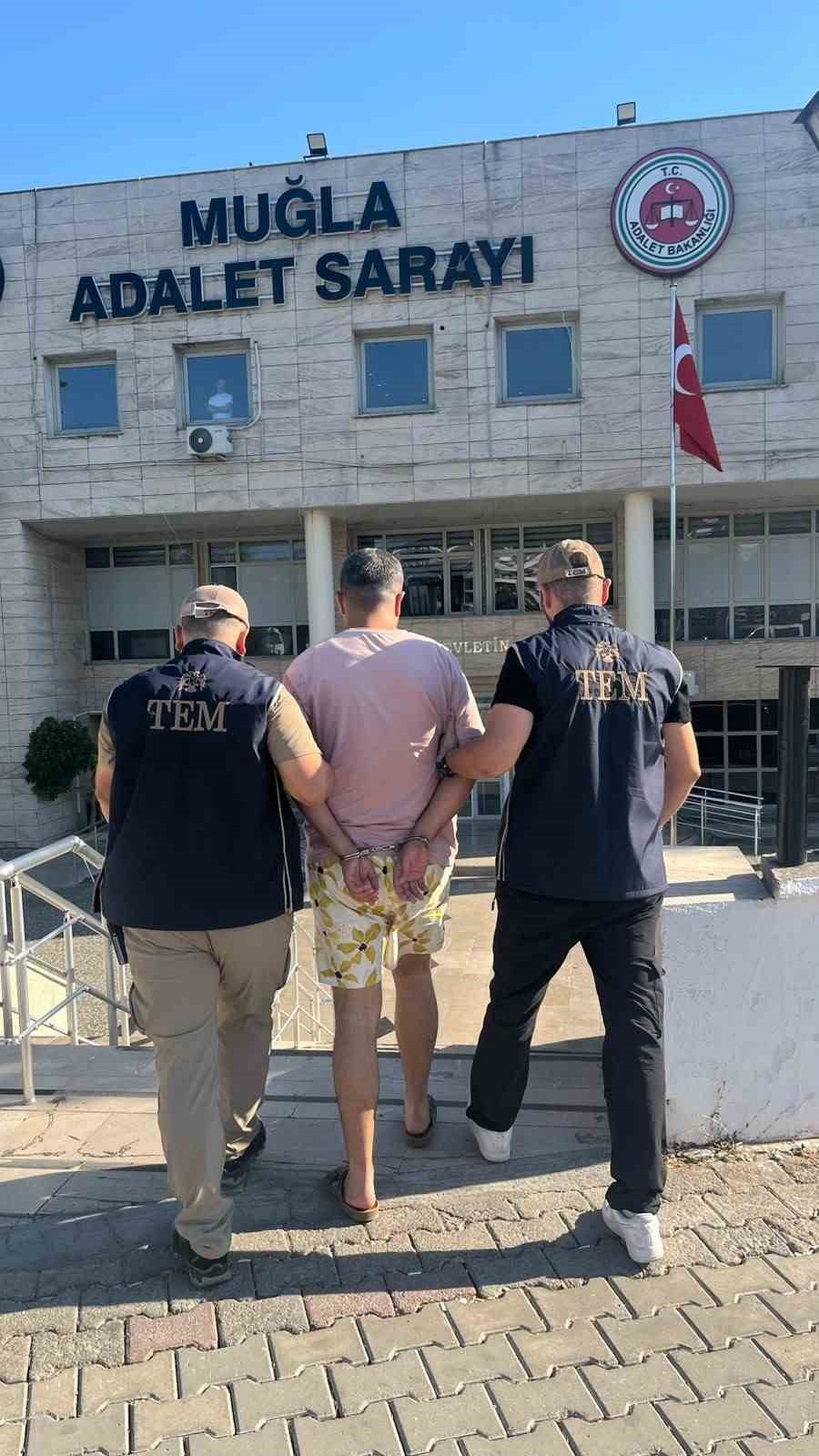 Muğla\'da 6 yıl 10 ay hapis cezasıyla aranan şahıs Menteşe\'de tutuklandı
