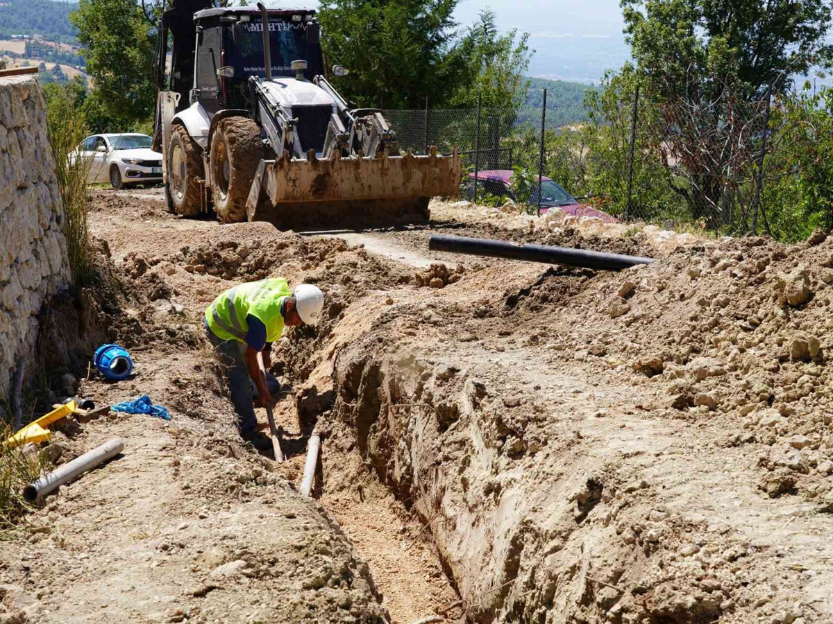 MUSKİ, Seydikemer Kayacık\'ta 6 bin metrelik su hattını yeniliyor