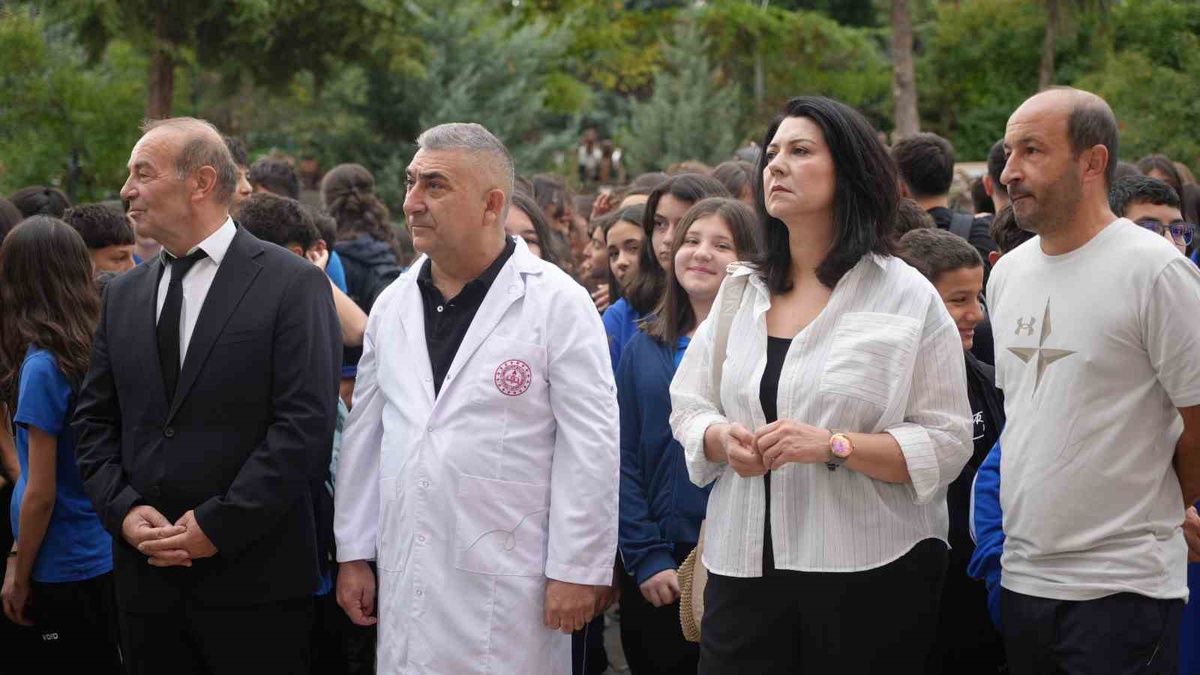 17 milyon öğrenci için ders zili çaldı, yeni eğitim yılı başladı