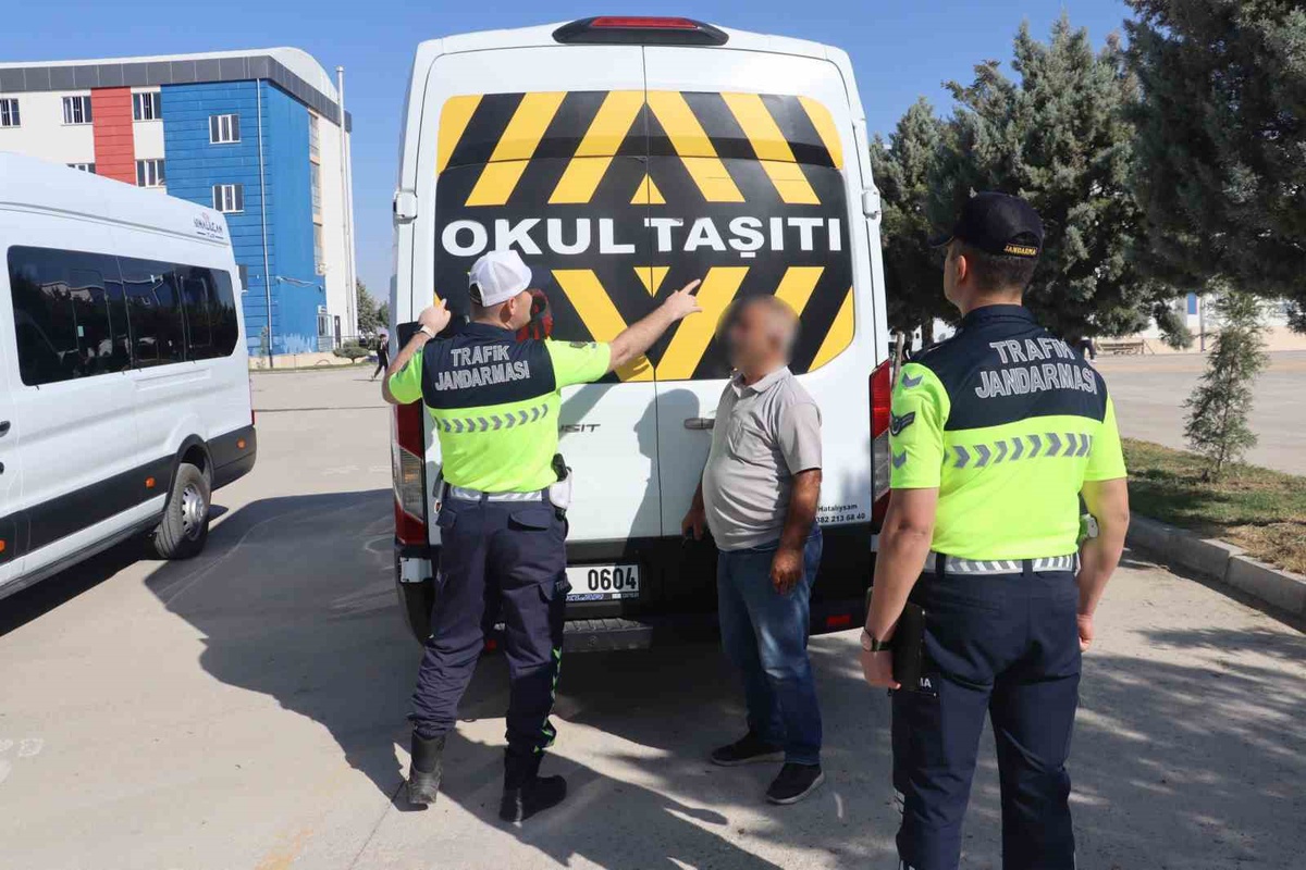 Aksaray\'da okul servislerine jandarma denetimi başladı