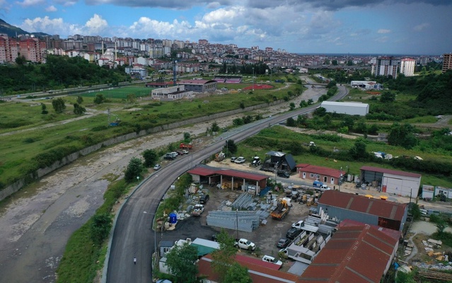 Ordu Altınordu'da sıcak asfalt çalışmasıyla alternatif güzergahın konforu arttı