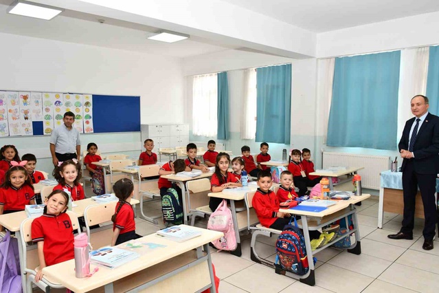 Osmaneli'nde 3 bin 385 öğrenci ilk ders ziliyle ders başı yaptı