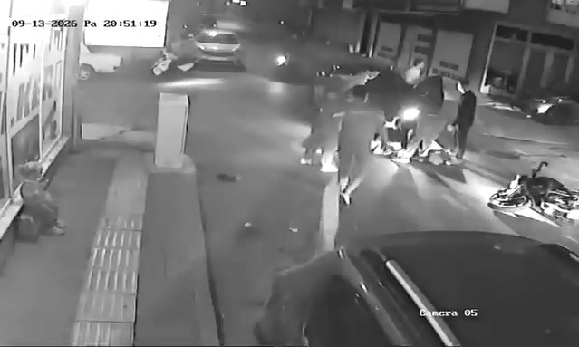 Karacabey'de otomobil ile motosiklet çarpıştı, motosikletteki 2 kişi yaralandı
