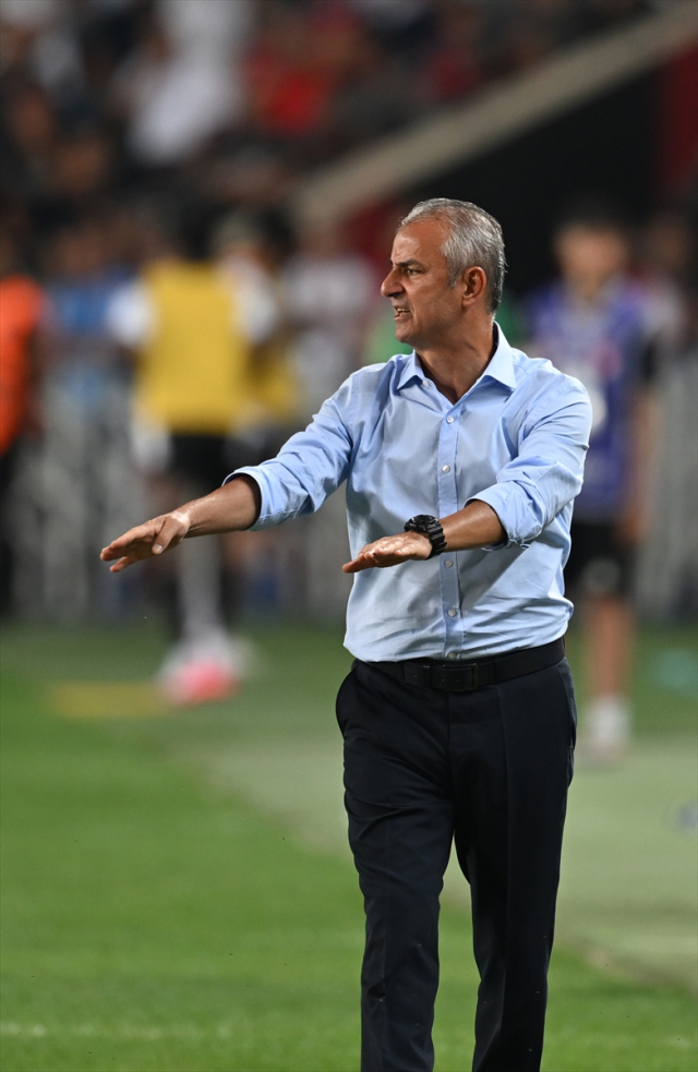 Saha zeminini eleştiren İsmail Kartal'ın hedefinde hakemler var