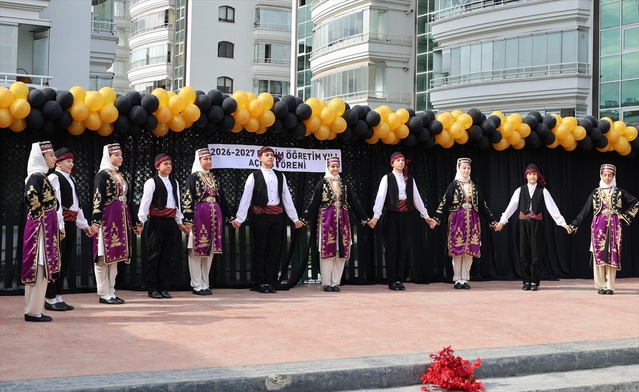 Samsun'da eğitim öğretim yılı Arıburnu İlkokulunda düzenlenen törenle açıldı