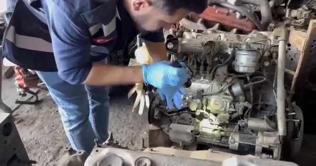 Samsun Tekkeköy'de iş yerinde 3 gümrük kaçağı otomobil motoru ele geçirildi