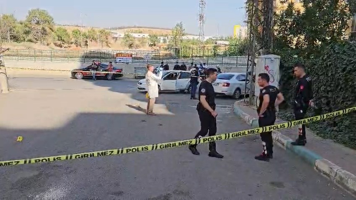 Şanlıurfa Veysel Karani Mahallesi\'nde silahlı kavgada 1\'i ağır 2 kişi yaralandı