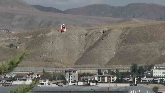 Sarılık hastası bebek ambulans helikopter ile Van’a getirildi