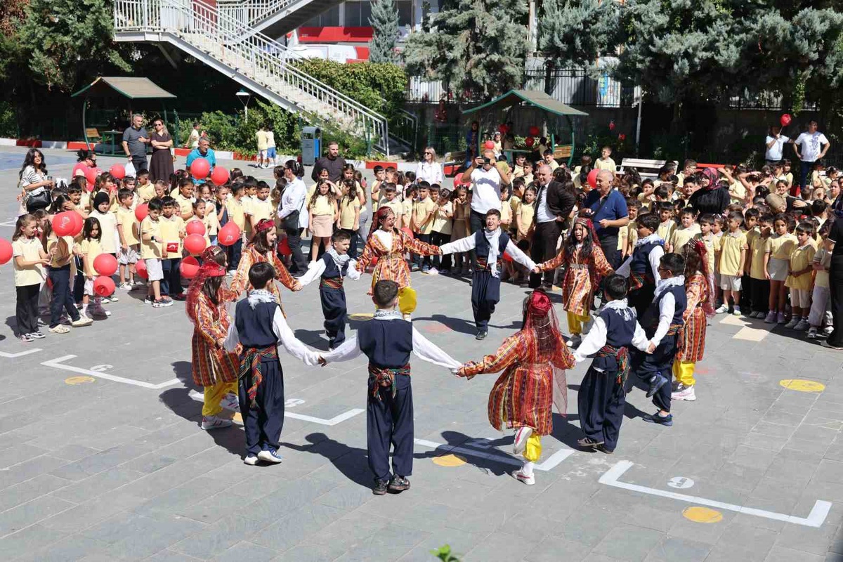 Siirt\'te yeni eğitim-öğretim yılı 92 bin 300 öğrenciyle başladı