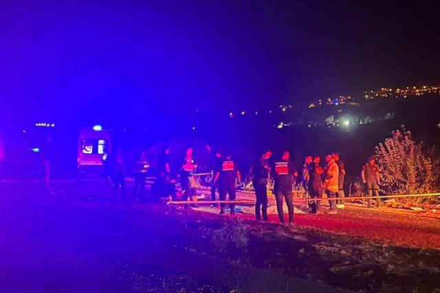 Ters şeride giren alkollü tır sürücüsü dehşet saçtı! 2 ölü, 1 yaralı