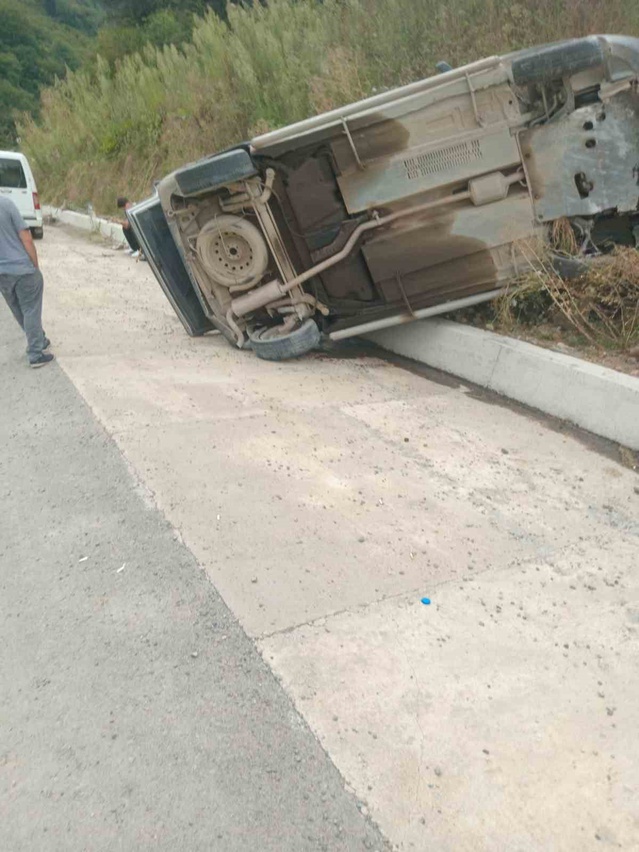 Trabzon Arsin'de takla atan araçta aynı aileden 5 kişi yaralandı