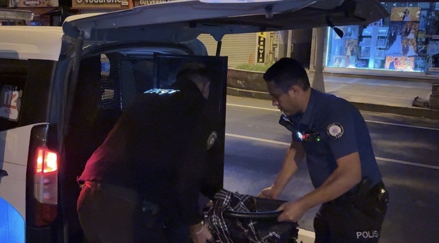 Kayseri'de tramvayı kaçıran anne ve engelli oğlunu polis evine bıraktı